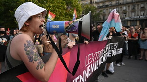 Francja. Demonstracje przeciwko Zjednoczeniu Narodowemu. W sieci pojawiły się nagrania