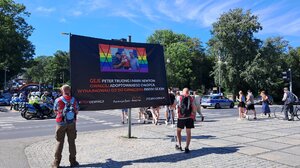 Profanacja wizerunku Matki Bożej przez paradę LGBT w Częstochowie. Policja zatrzymała działacza fundacji Życie i Rodzina. Kasprzak: "Jestem już na wolności"