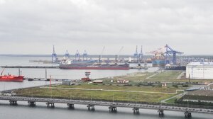 Rząd Prawa i Sprawiedliwości chce zmodernizować Port Północny w Gdańsku. Węglokoks kupił większościowy pakiet. Gróbarczyk: "Ten port również przejdzie bardzo daleko idącą modernizację, przede wszystkim rozbudowę infrastruktury"