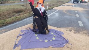 Protest rolników w Dorohusku. Ciekawa inicjatywa demonstrantów. Oberwało się Wiceministrowi Rolnictwa Michałowi Kołodziejczakowi [FOTO]