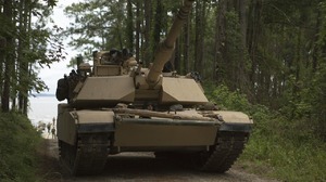 Ukraińska armia wycofuje Abramsy z frontu. Nie ma obecnie bezpiecznego otwartego terenu? Stany Zjednoczone odblokowały wielomiliardowe wsparcie