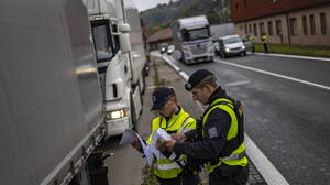 Zapleśniałe maliny z Ukrainy jechały do Polski. Kolejny transport zdemaskowany