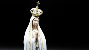 Figura Matki Bożej Fatimskiej w Krakowie. Będzie noszona podczas Kobiecego Różańca