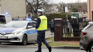 Pijany Ukrainiec zniszczył kilkanaście samochodów w Gdańsku. Straty sięgają ponad 100 tysięcy złotych. Mężczyzna stwierdził, że pilnował porządku na osiedlu