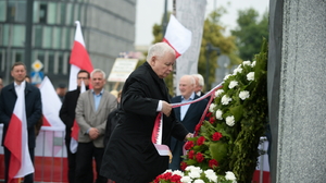 Jarosław Kaczyński starł się z policjantami. Sekcja "silnych razem" nie daje spokoju liderowi Prawa i Sprawiedliwości. "Żarty sobie robicie? Zabronione prawem to jest?" [+WIDEO]