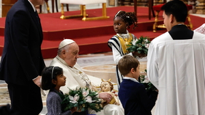 Pasterka w Watykanie. Papież Franciszek nawiązał do spisu ludności w Betlejem. "Bóg nie używa magicznej różdżki, nie jest komercyjnym bożkiem"