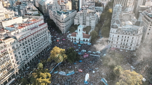 Ogromny marsz w stolicy Argentyny. Pierwszy taki od zaprzysiężenia Prezydenta Javiera Milei. Uczestnicy nie chcą prywatyzacji szkolnictwa