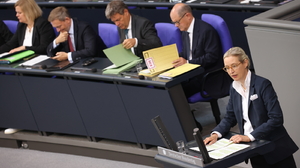 Szokujące nagranie z Mannheim! Heinrich Koch został zaatakowany nożem. Polityk AfD próbował złapać przestępcę [+WIDEO]