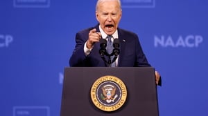 Biden zrezygnuje z reelekcji? Pojawiają się nowe nieoficjalne doniesienia. Demokraci chcą wykorzystać w swoim planie zakażenie koronawirusem