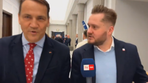 Przyszły Minister Spraw Zagranicznych uciekał przed dziennikarzem! Nie chciał odpowiedzieć na ważne pytanie. Sikorski: "Życzę miłego dnia" [WIDEO]