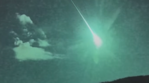 Przepiękny przelot fragmentu komety. Rozjaśniła nocne niebo w Portugalii i Hiszpanii. Zobacz niesamowite nagrania świadków zdarzenia [+WIDEO]