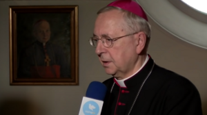 Abp Stanisław Gądecki otrzymał prośbę od małżonek zamkniętych polityków. Kobiety proszą o interwencję hierarchy. Przewodniczący Episkopatu wykonuje pierwszy krok