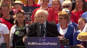 Jarosław Kaczyński udał się na krótki urlop. W międzyczasie politycy Prawa i Sprawiedliwości oczekują na decyzję w sprawie list wyborczych. "Konstrukcja list jest obecnie w głowie lidera naszego ugrupowania"