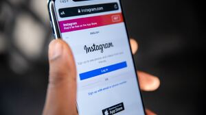 Instagram ocenzurował profil młodej kobiety. Moderacja uznała detranzycję za nieodpowiednią treść. "Meta ma całkowitą rację, twierdząc, że moja biografia opisuje coś brutalnego"