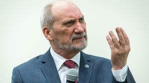 Podkomisja smoleńska rozwiązana. Macierewicz mówi o bezprawiu i zapowiada, że prace będą kontynuowane