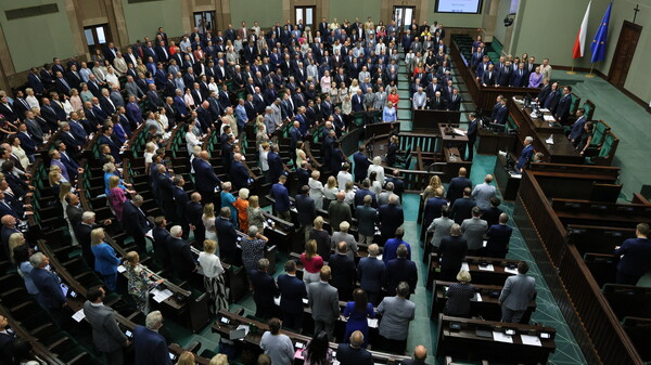 Sejm przyjął dwie ustawy o TK. Przeciw głosowali PiS, Konfederacja i Kukiz’15