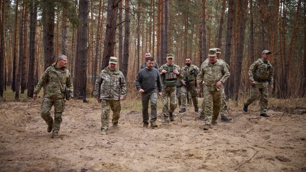 Zachód zaczął wysyłać Ukrainie niepokojące sygnały. Przedłużająca się wojna wpływa na zasoby sojuszników Kijowa. Rosja gra na przeczekanie i rozwoju sytuacji