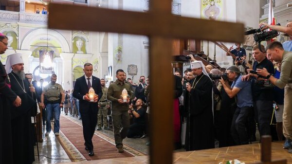 Prezydenci Duda i Zełenski oddają hołd ofiarom rzezi wołyńskiej: "Pamięć nas łączy"