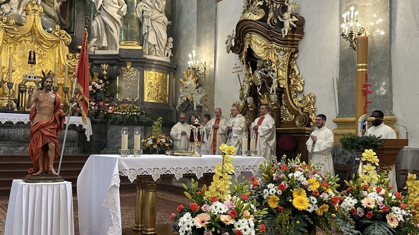 Poniedziałek Wielkanocny - czyli drugi dzień świąt Zmartwychwstania Pańskiego. Czy trzeba iść do kościoła na mszę? Jaka jest prawda?