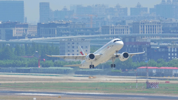 Chiński C919 wchodzi do gry: konkurencja dla Boeinga i Airbusa nabiera siły