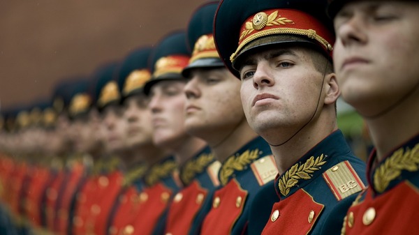 Rosja planuje rekrutację 400 tys. żołnierzy kontraktowych - informuje Bloomberg