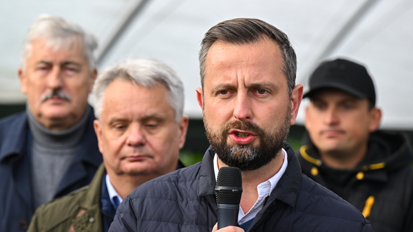 Zmiana na podium w najnowszym sondażu. Trzecia Droga poza Sejmem. Dalsze problemy Konfederacji po świetnych wynikach w pierwszym półroczu