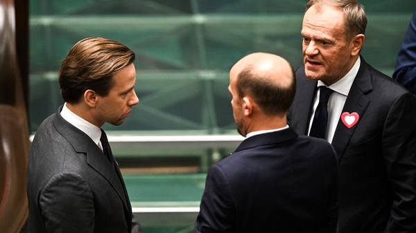 Krzysztof Bosak jednak zostanie członkiem Prezydium Sejmu. Przekonał Tuska, że będzie dobrym Wicemarszałkiem? W zamian Konfederacja zagłosowała za wyborem Hołowni na Marszałka Sejmu