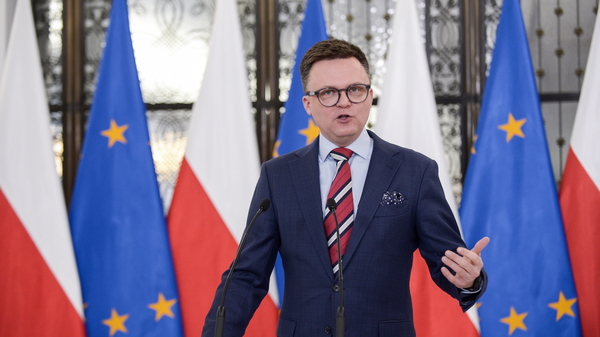 Konfederacja złożyła wniosek do Marszałka Sejmu. Szymon Hołownia zatwierdził go zapraszając Premiera Morawieckiego do Sejmu. "To jest kryzys realny, bardzo poważny, międzynarodowy"
