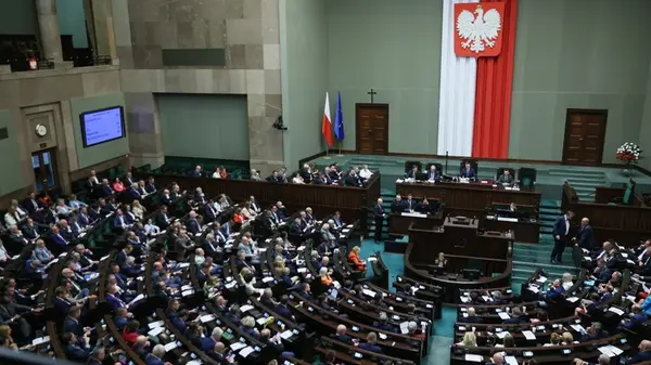 W zeszłym tygodniu Sejm przyjął kontrowersyjną ustawę. Wyegzekwowano w ten sposób unijną dyrektywę. Sygnalista - kto to jest?