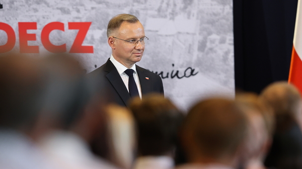 Niebezpieczne zdarzenie z udziałem prezydenckiej kolumny. Mężczyzna rzucił petardę pod nadjeżdżające pojazdy. Sprawca incydentu zostanie przesłuchany