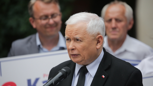 Wybory do Parlamentu Europejskiego 2024. Pakt migracyjny bronią Brukseli przeciwko europejskiej prawicy? Kaczyński: "Trzeba stworzyć szeroki, biało-czerwony front"