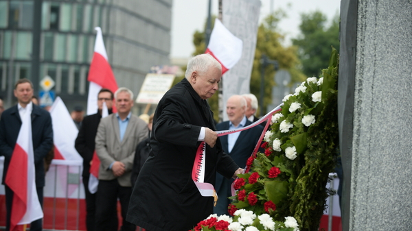 Jarosław Kaczyński starł się z policjantami. Sekcja "silnych razem" nie daje spokoju liderowi Prawa i Sprawiedliwości. "Żarty sobie robicie? Zabronione prawem to jest?" [+WIDEO]