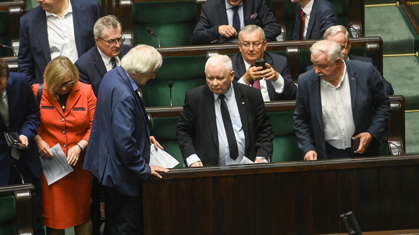 Kaczyński stracił cierpliwość. Prezes Prawa i Sprawiedliwości podjął radykalną decyzję. Dyrektor sejmiku województwa małopolskiego został zawieszony