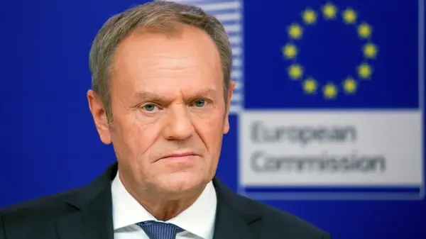 Na nagraniu szefa Platformy Obywatelskiej pojawił się tajemniczy dokument. Tusk ujawnił fragment umowy koalicyjnej? Pojawiła się analiza dziennikarzy