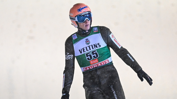 Puchar Świata w skokach narciarskich w Ruce. Kwalifikacje wygrał powracający do formy Andreas Wellinger. Niestety polscy skoczkowie zaliczyli zimowy falstart