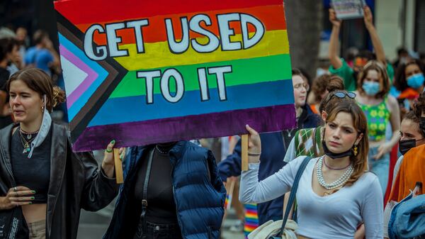 W Stanach Zjednoczonych padła kolejna ofiara środowisk LGBT. Poszkodowana i zmanipulowana kobieta złożyłą pozew. Jako Żydówka opłakuje utratę rodzicielstwa