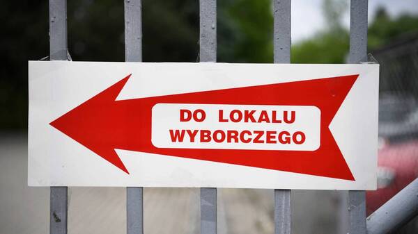 Wybory do PE. Dane pokazują, że młodzi wyborcy chcą głosować na antyimigranckie partie