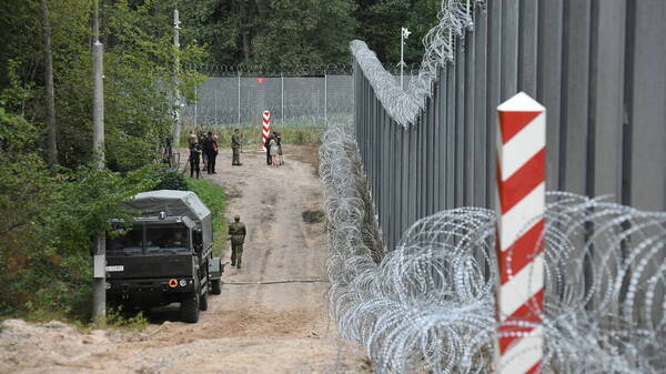 Nielegalni migranci spadli z płotu. Pozwali Straż Graniczną i wygrali. "697 zł zwrotu kosztów sądowych"