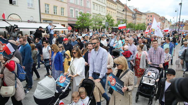 Marsz dla Życia i Rodziny w Warszawie. "Stańmy razem w obronie życia, małżeństwa, rodziny i Ojczyzny!"