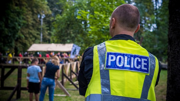 Centroprawicowy rząd w Szwecji zmienia przepisy. Dotyczą one imigrantów złapanych na przestępstwie. Obywatele będą wiedzieć kto należy do grup przestępczych