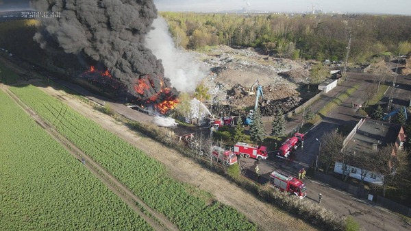 Pożar na nielegalnym składowisku opon w Koninie - zatrzymano podejrzanego