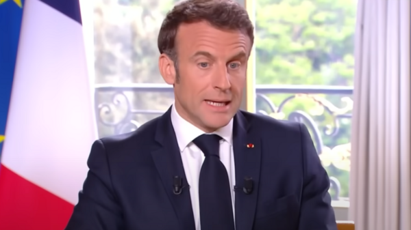 Francja i Niemcy od początku wojny na Ukrainie podejmują chaotyczne decyzje. Obydwa kraje najchętniej zawarły pokój z Putinem. Teraz Macron wbija nóż w plecy swoim partnerom