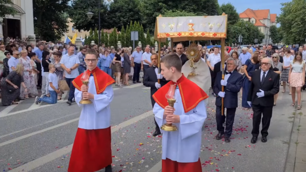 Czy jest oktawa Bożego Ciała? Poznaj historię tego święta obchodzonego w Kościele Katolickim. Zobacz jakie tradycje zostały zachowane