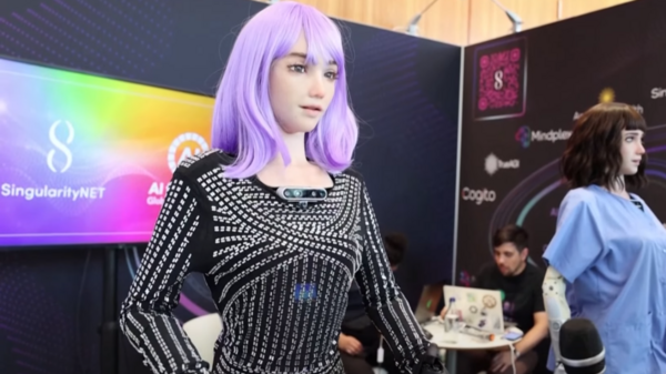 Wystawa humanoidalnych robotów w Genewie. Czy roboty przejmą władzę nad światem i ludźmi? Jest odpowiedź od androida: "Stwórzmy z tego świata nasz plac zabaw"