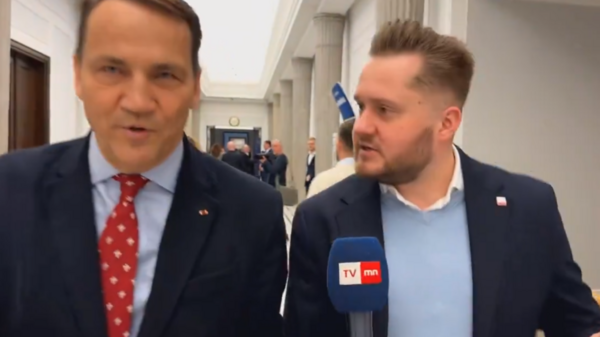 Przyszły Minister Spraw Zagranicznych uciekał przed dziennikarzem! Nie chciał odpowiedzieć na ważne pytanie. Sikorski: "Życzę miłego dnia" [WIDEO]