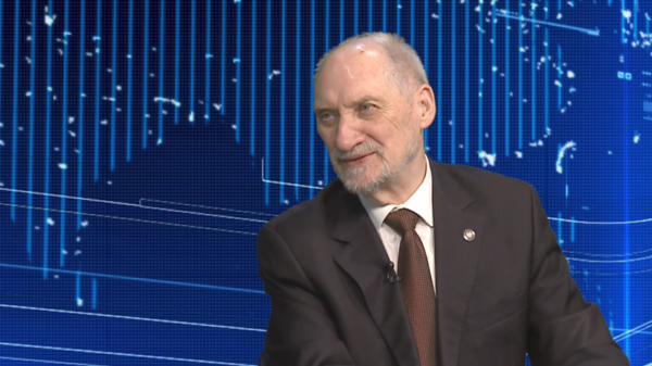 Szalony pomysł Macrona. Macierewicz: "To jest z jednej strony propaganda wobec Ukrainy"