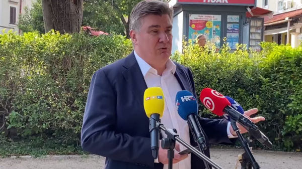 Prezydent Chorwacji sprzeciwia się ukraińskiemu pozdrowieniu. Przypomniał jego faszystkowskie korzenie. Milanović: "Niech wymyślą inne powitanie