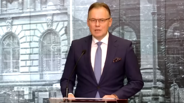 Międzynarodowa konferencja w Atenach. Wiceminister Mularczyk: "Udało nam się umiędzynarodowić sprawę reparacji od Niemiec"