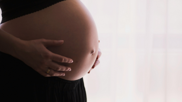 Ordo Iuris oferuje pomoc dla kobiet w trudnej ciąży. Rząd Tuska woli karać szpitale. Bernaciński: "Ordo Iuris przypomina o alternatywnych formach pomocy dla kobiet"