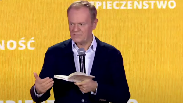 Tusk kontynuuje rajd po Polsce. Głosi coraz bardziej liberalno-lewicowe hasła m.in. o aborcji